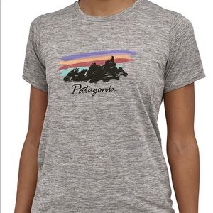 NWOT NEVER WORN Patagonia Women’s Cap Cool Daily Graphic T-shirt